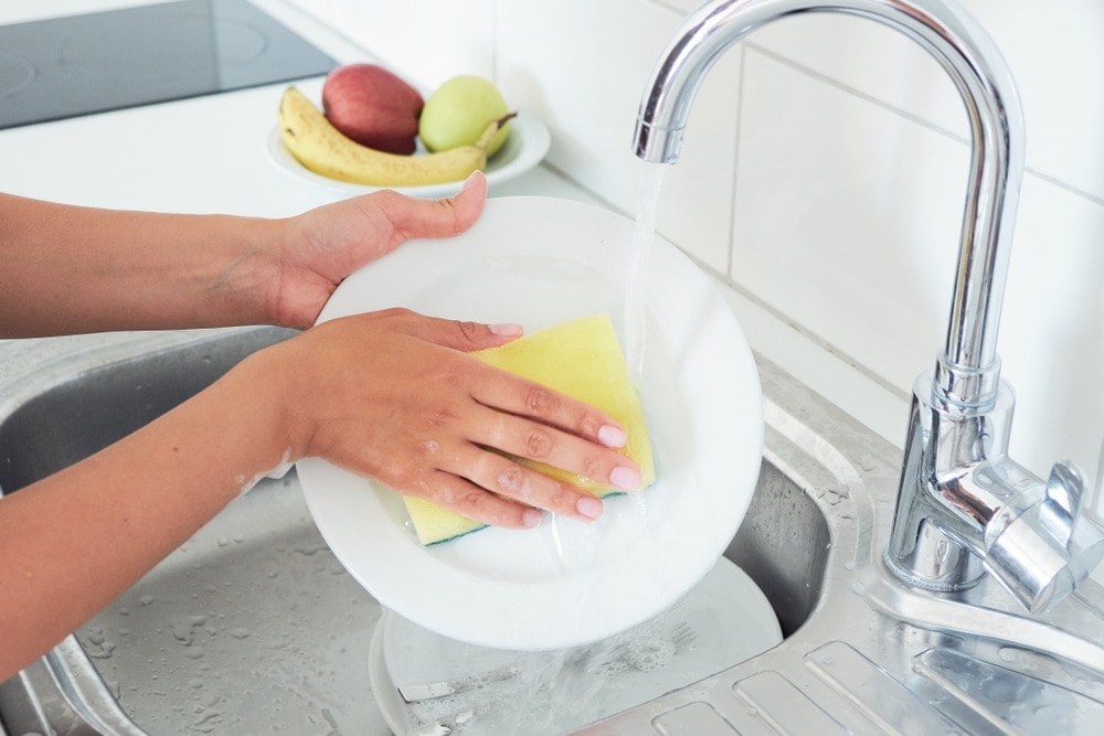 Cómo lavar tus trastes para dejarlos relucientes? Conviértete en un experto