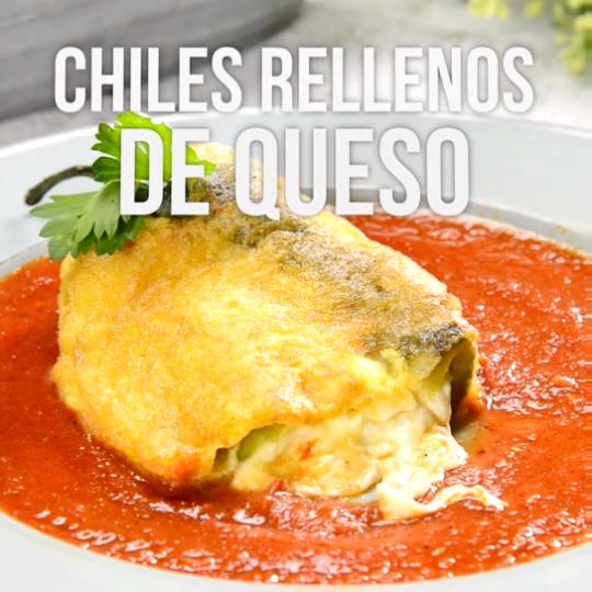 Chiles Rellenos de Queso en Caldillo de Tomate