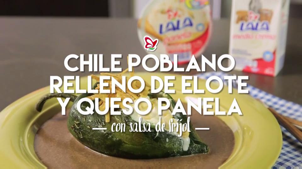 Chile Poblano Relleno de Granos de Elote y Queso Panela con Salsa de Frijol