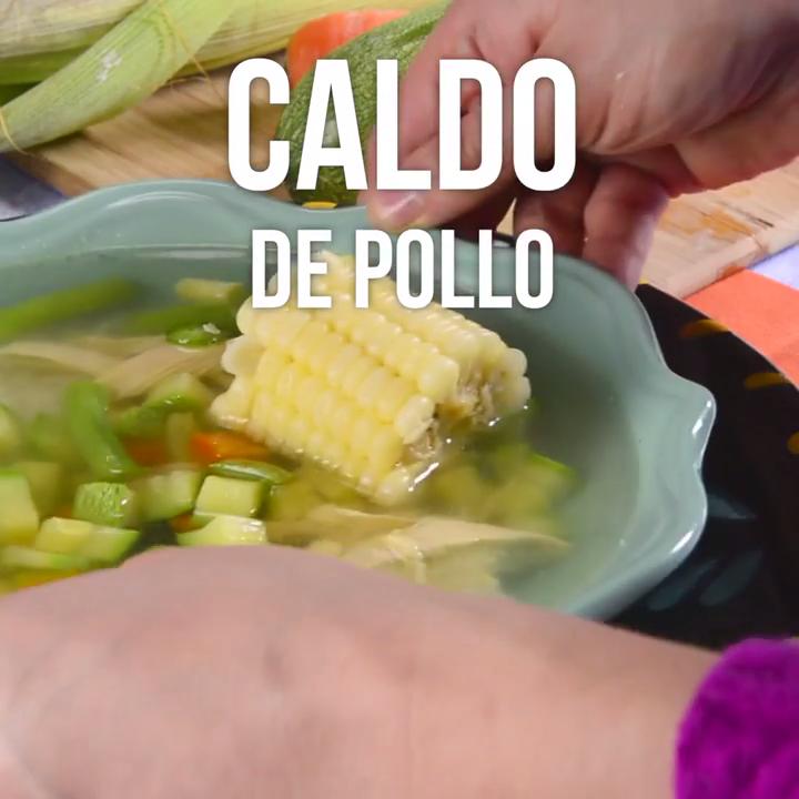 Caldo de Pollo con Laurel