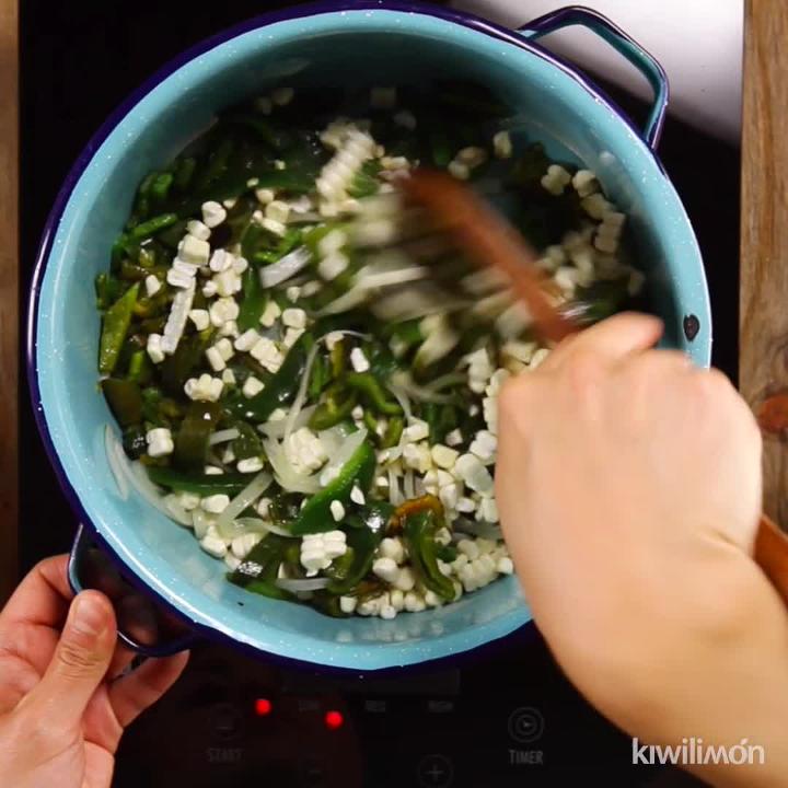 Pan de Elote con Rajas Poblanas