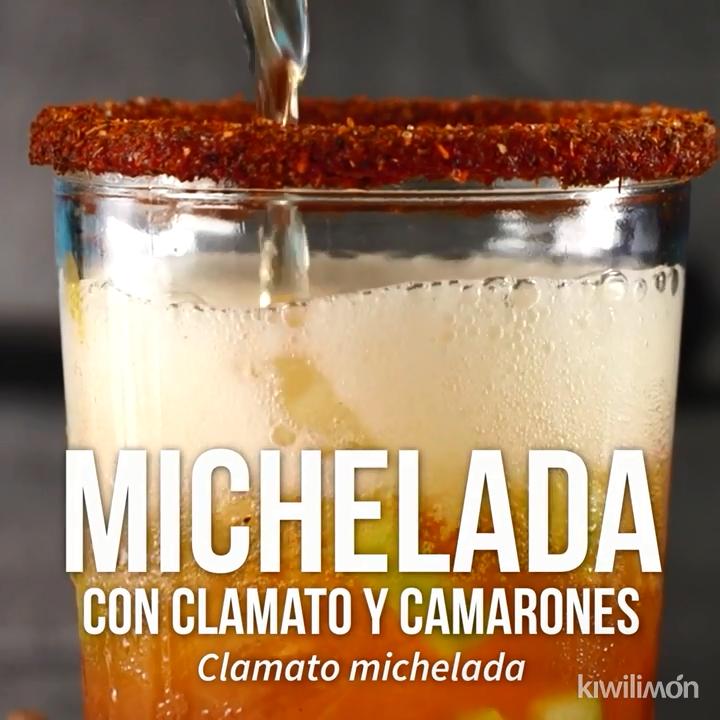 Michelada con Clamato y Camarones