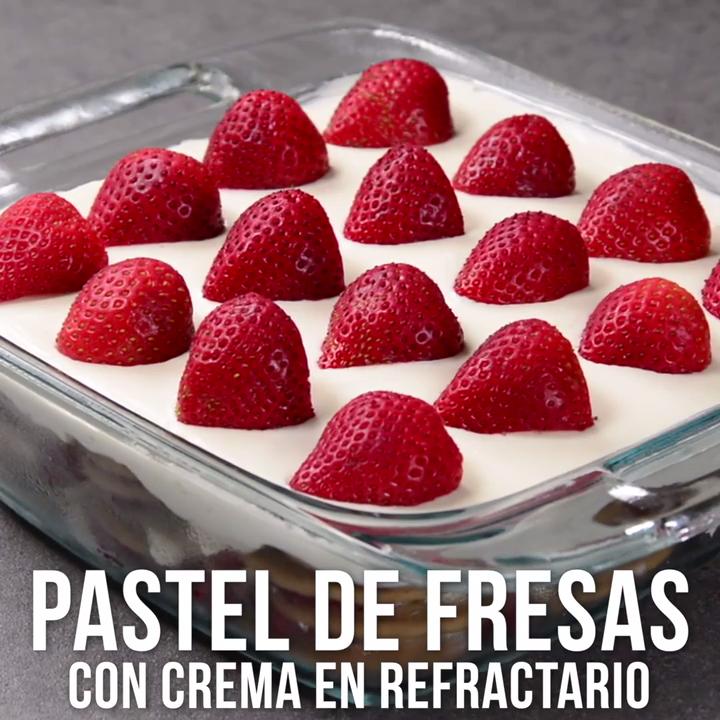 Pastel de Fresas con Crema en Refractario