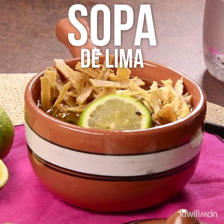 Sopa de Lima Tradicional