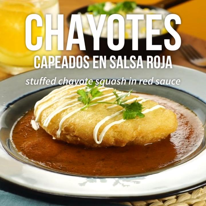 Chayotes Capeados con Salsa Roja