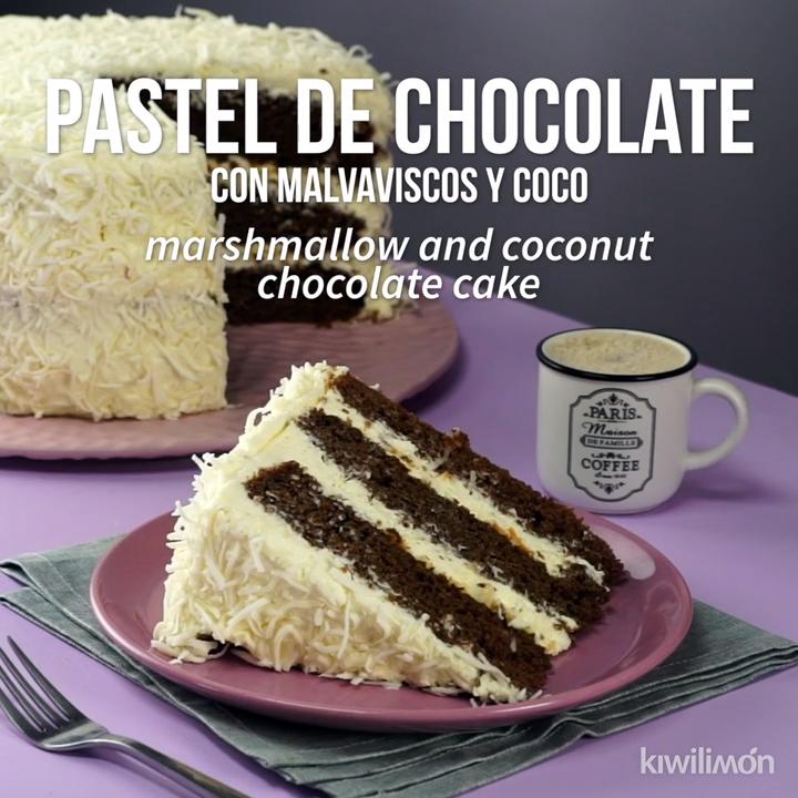 Pastel de Chocolate con Betún de Malvavisco y Coco