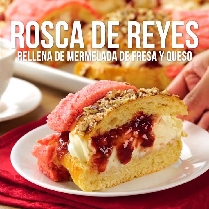 Rosca de Reyes Rellena de Mermelada de Fresa y Queso