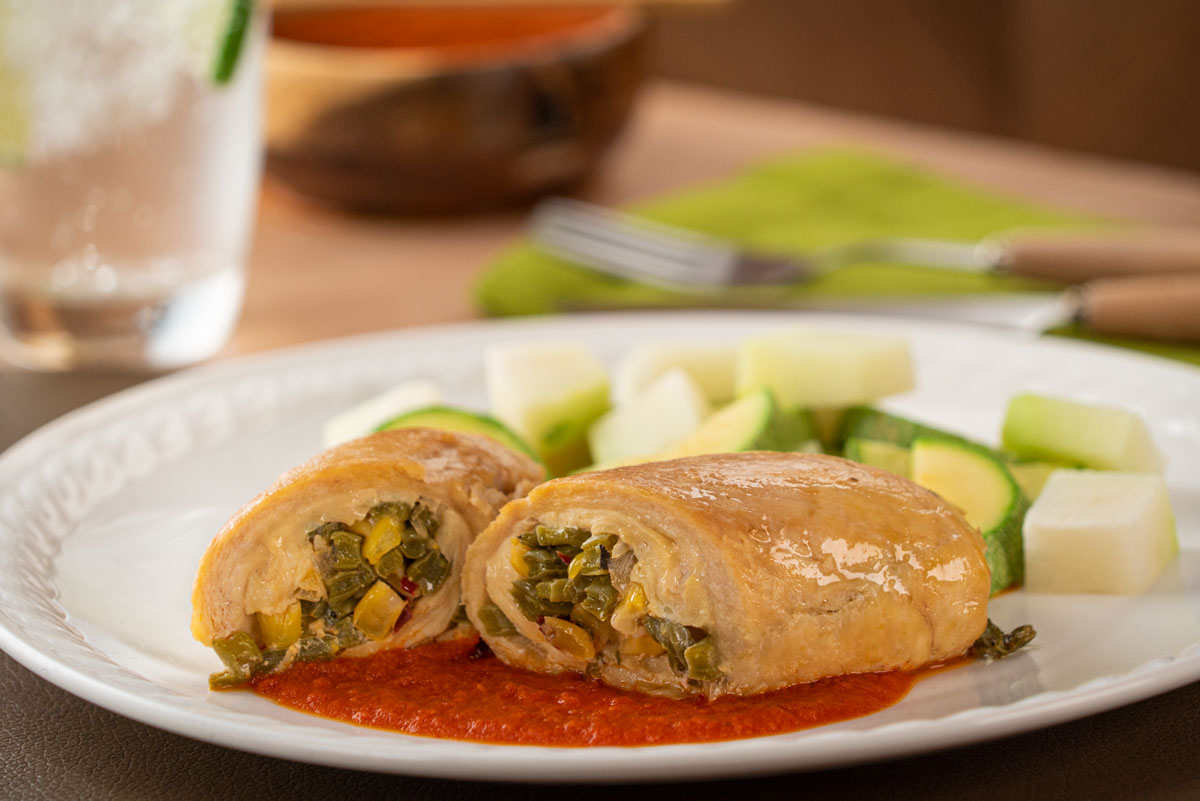 Pechuga Rellena de Nopales en Salsa de Guajillo