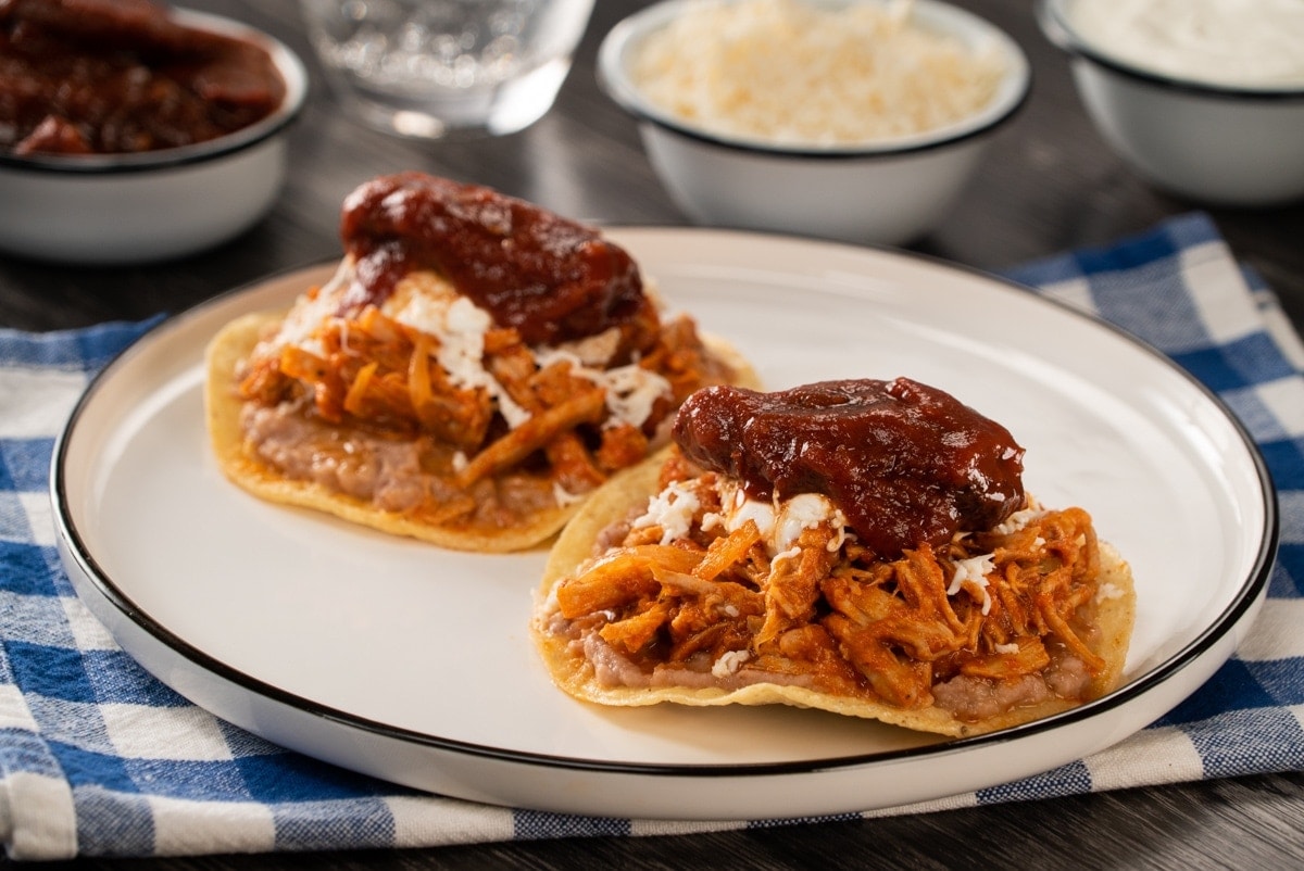 Tostadas de Tinga de Cerdo