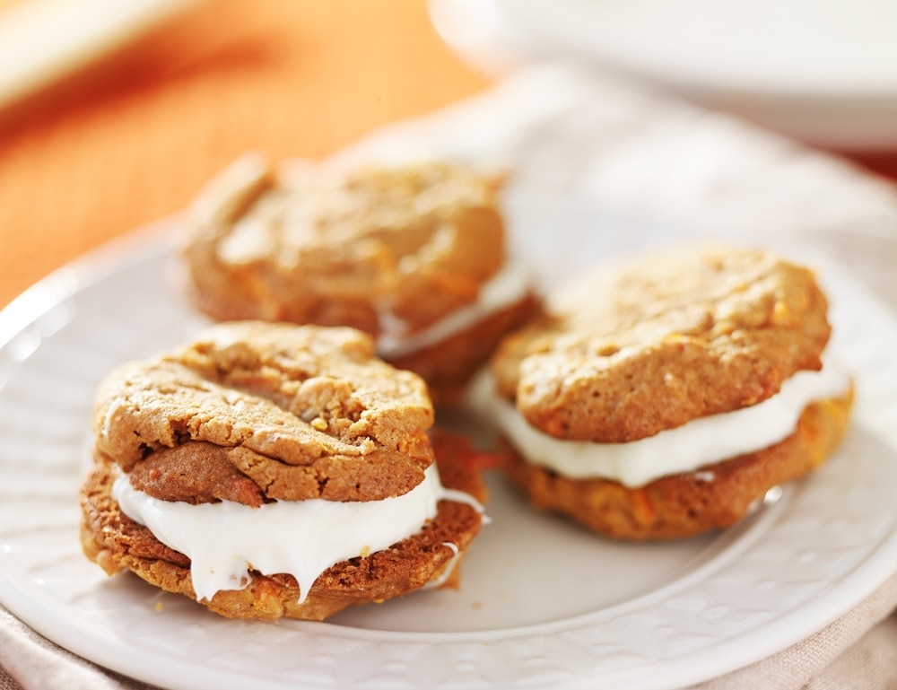 Galletas de Pastel de Zanahoria con Relleno de Queso Crema