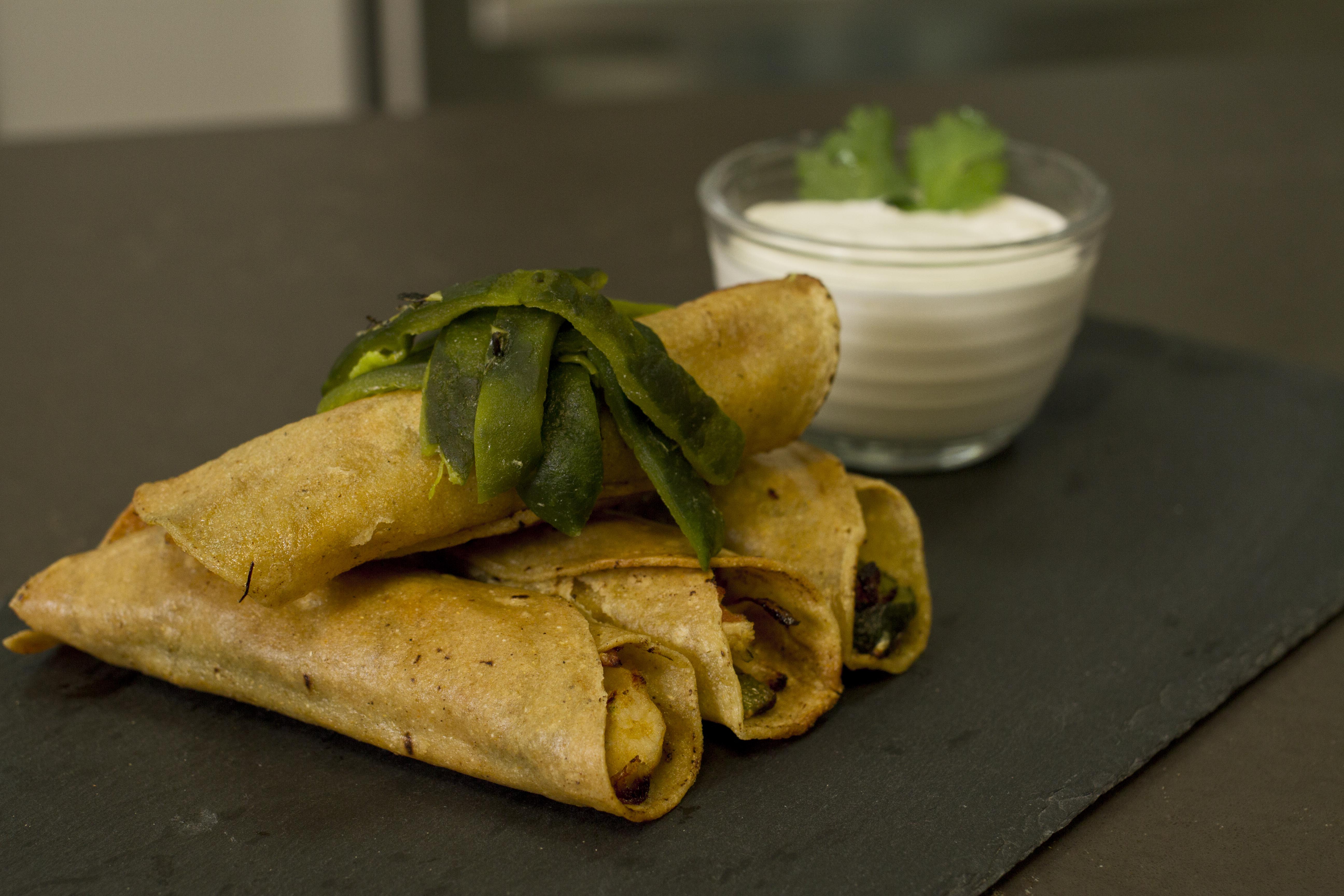 Receta de Flautas de Pollo y Rajas Kiwilimón®
