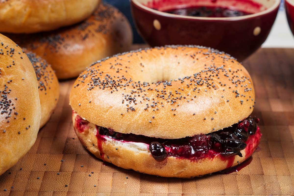 Bagel con Mermelada de Zarzamora