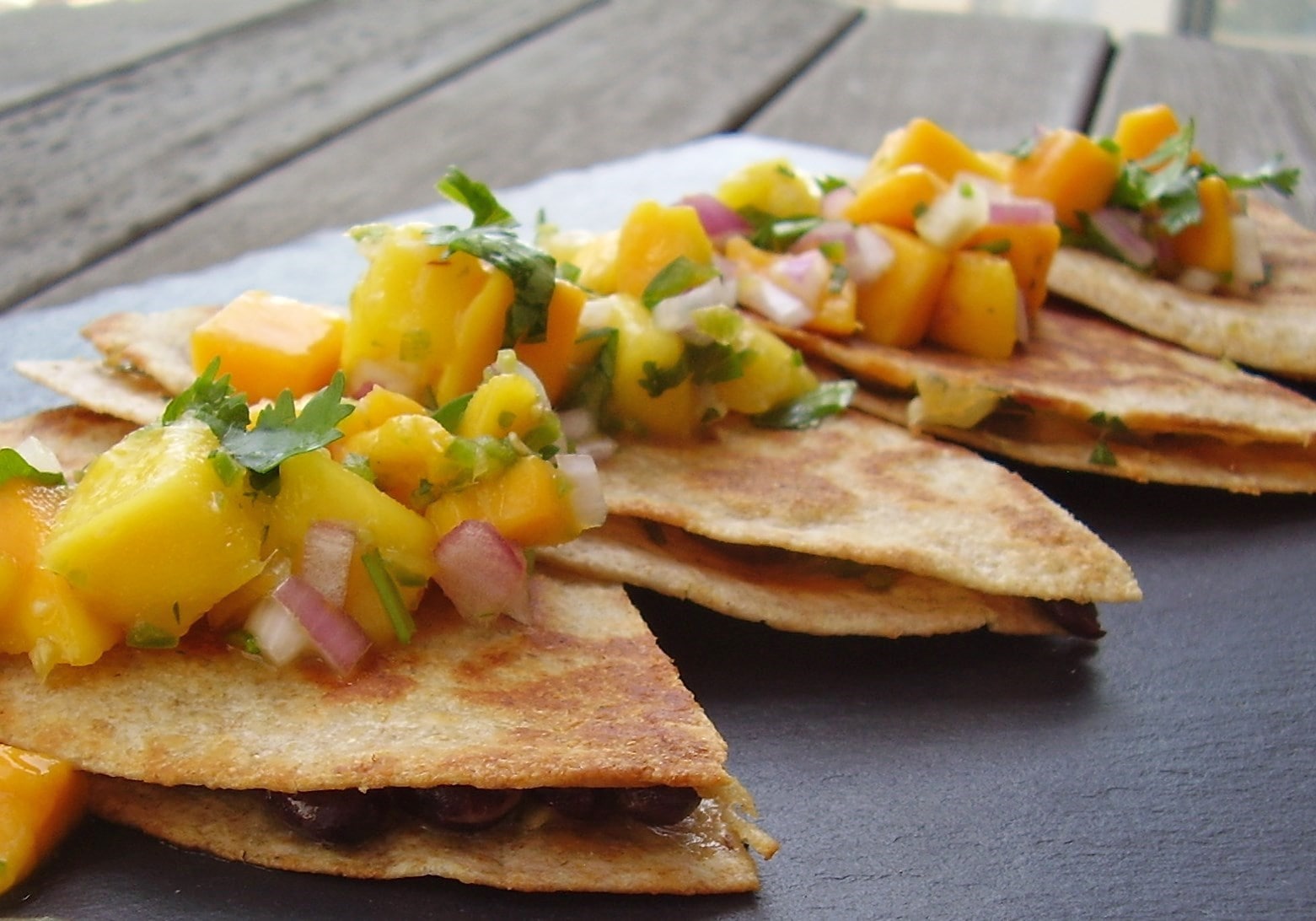 Sincronizadas con Pico de Gallo de Mango Sincronizadas con Pico de Gallo de Mango