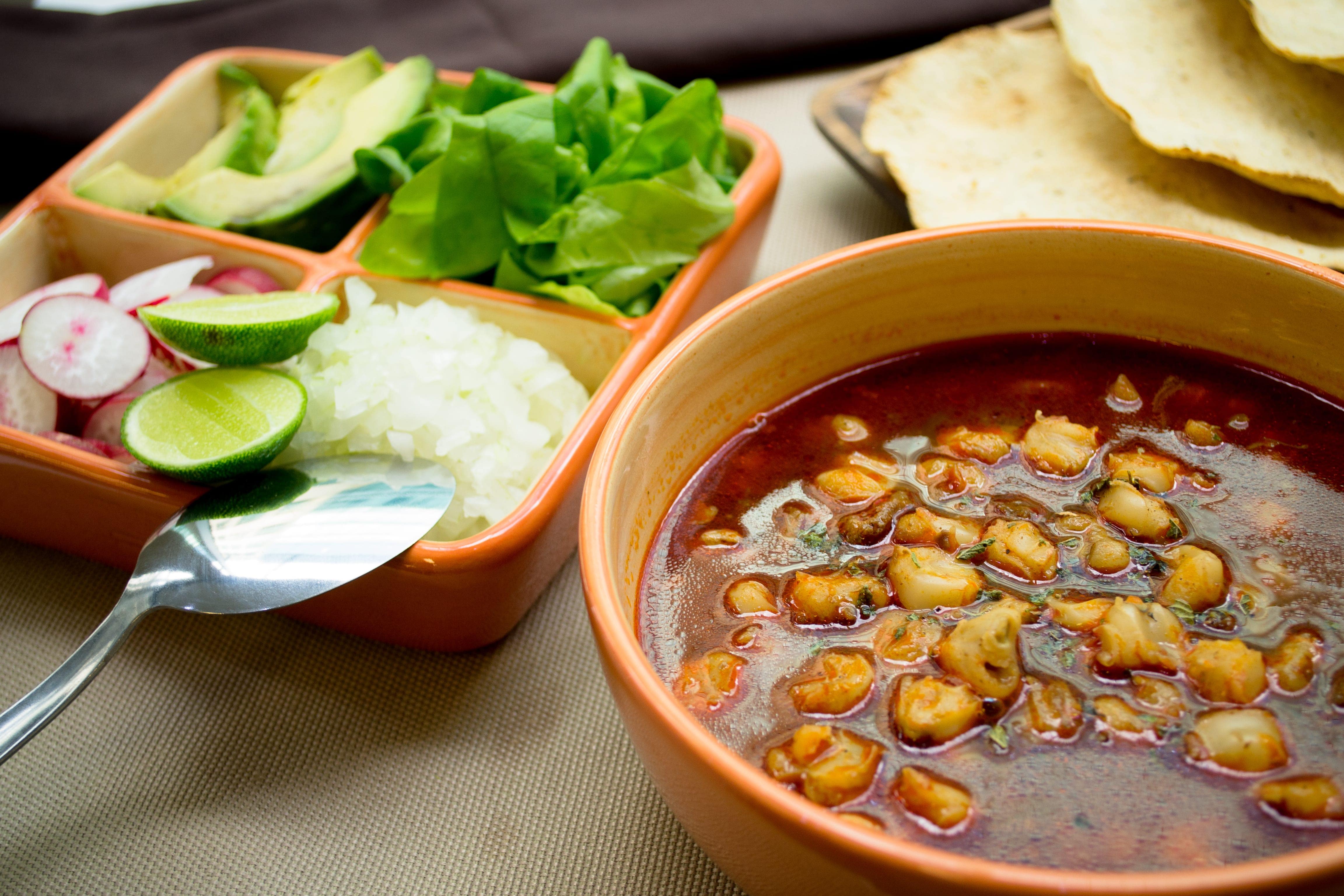 Tradicional Pozole Rojo Con Pollo