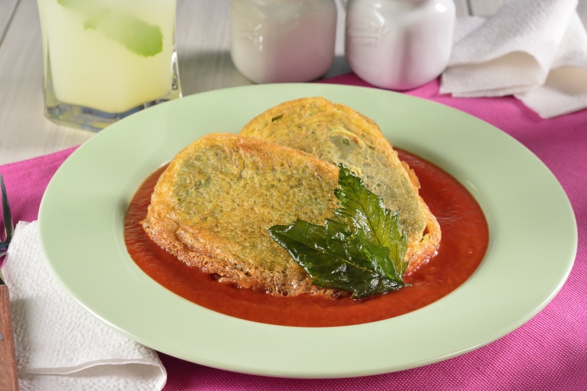 Nopales Rellenos En Caldillo De Jitomate