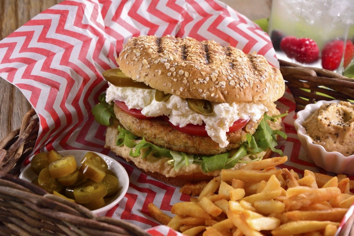 Hamburguesa Vegetariana Con Hummus, Chía Y Alcaparras