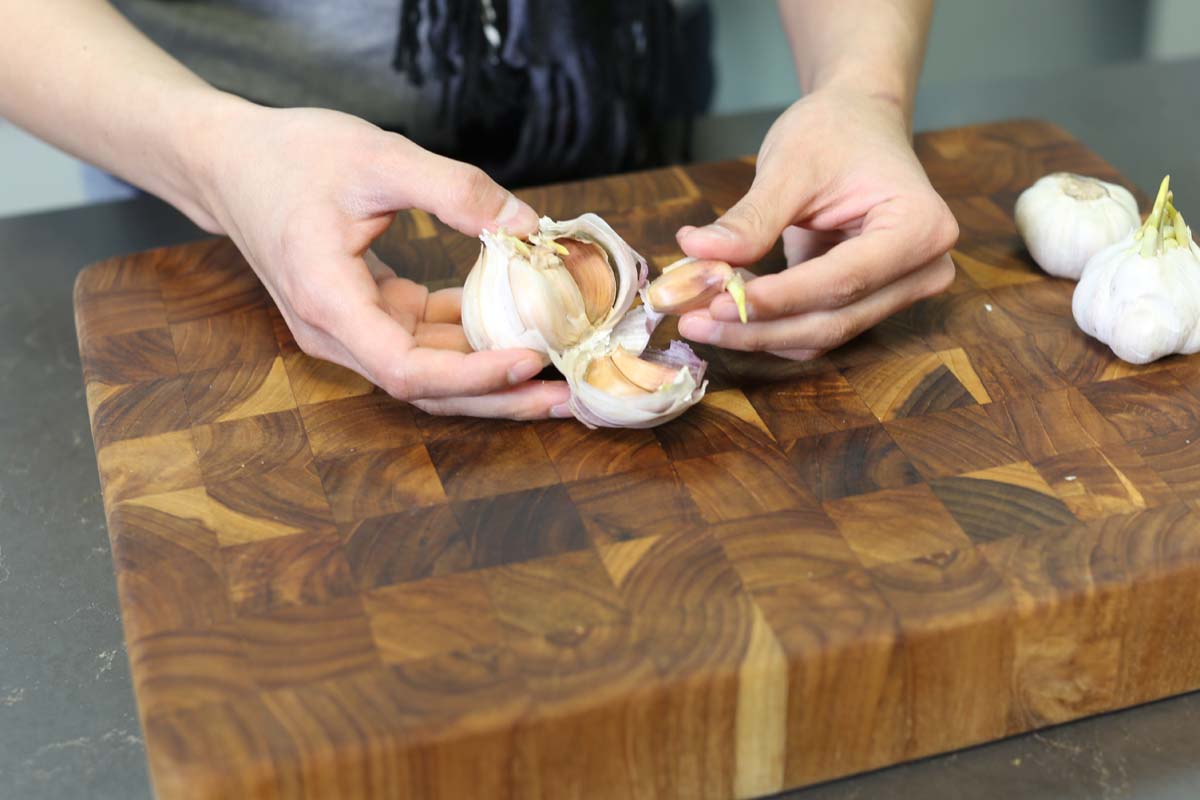 Como pelar un diente de ajo en segundos