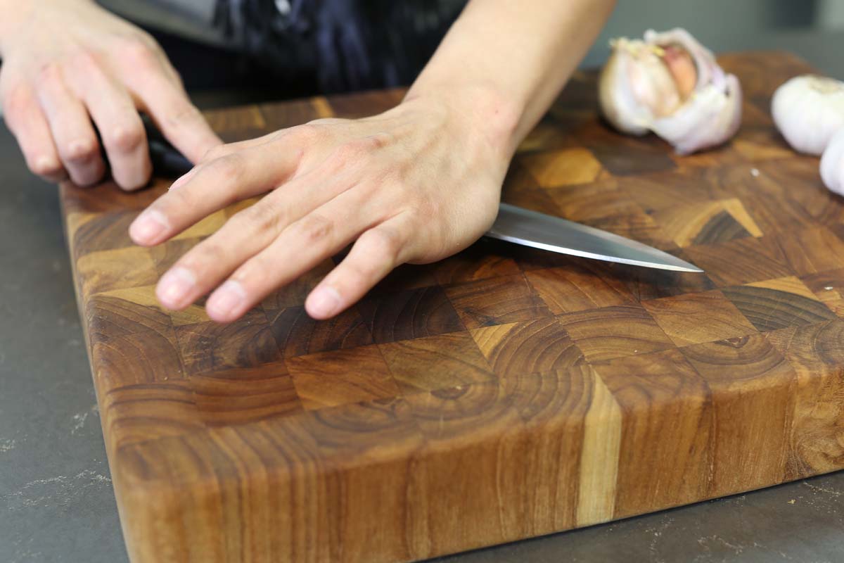 Como pelar un diente de ajo en segundos