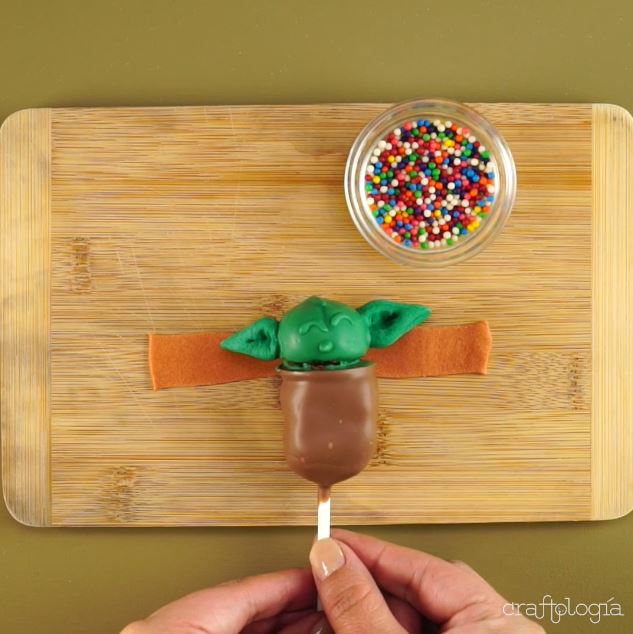 Baby Yoda Cake Pops